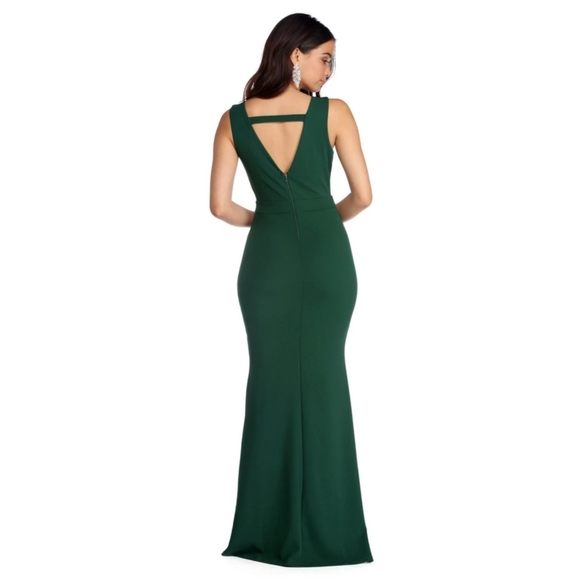 🆕️ Windsor Hunter Green Bodycon V-Neck Gown - Picture 2 of 11